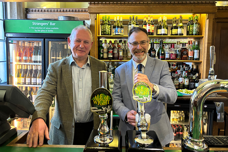 Bob Simpson of Powder Monkey Group and MP Richard Quigley pouring Ale of Wight in the House of Commons Strangers' Bar